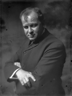 GEORGE LUKS (1867-1933). American realist painter. Photograph by Gertrude Kasebier GEORGE LUKS (1867-1933). American realist painter. Photograph by Gertrude Kasebier