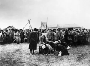 RUSSIA: FAMINE, 1922. Hungry Russian women, victims of famine, kneeling before RUSSIA: FAMINE, 1922. Hungry Russian women, victims of famine, kneeling before
